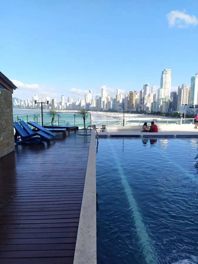 Apart um dormitório com piscina frente mar Balneário Camboriú