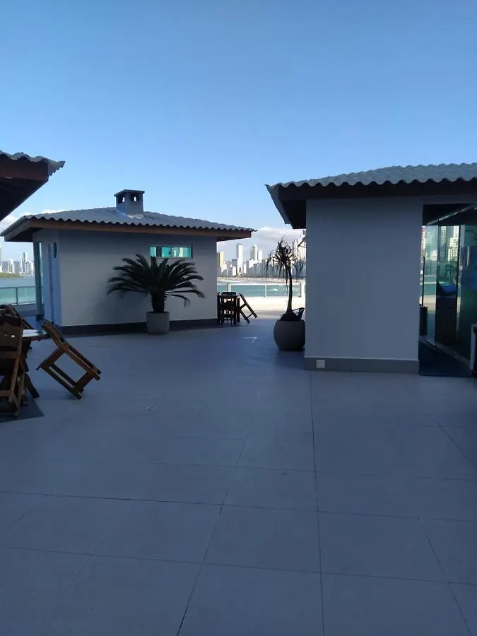 Apart um dormitório com piscina frente mar Balneário Camboriú